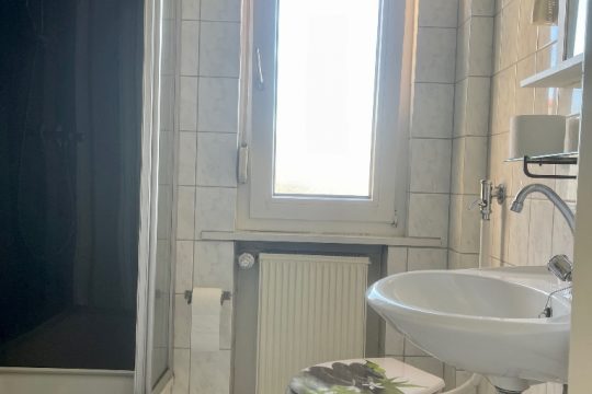 Badezimmer mit Dachgeschoss