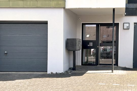 Garage und Eingangsbereich (barrierefrei)